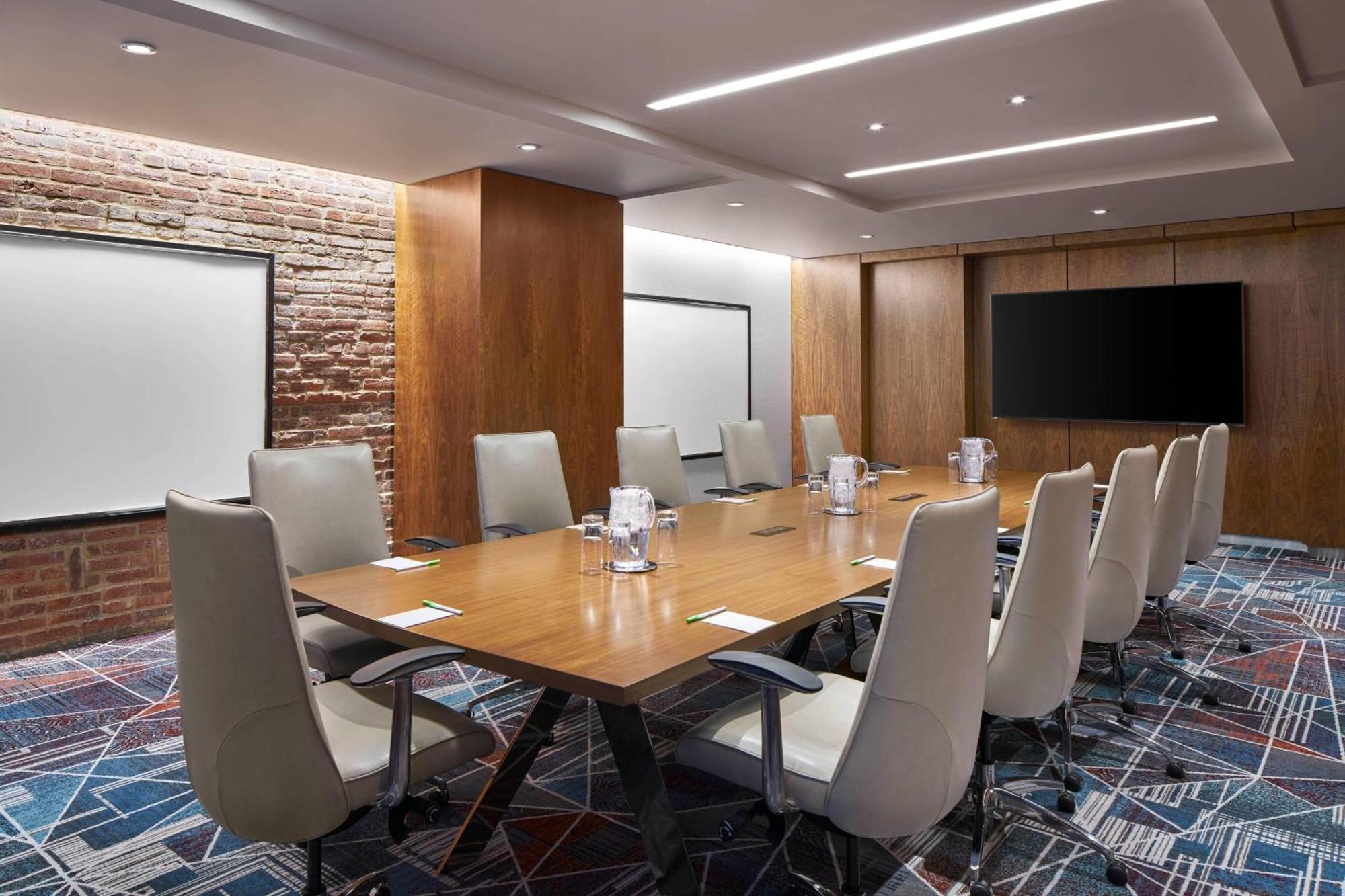 By Marriott Downtown/convention Center 3*